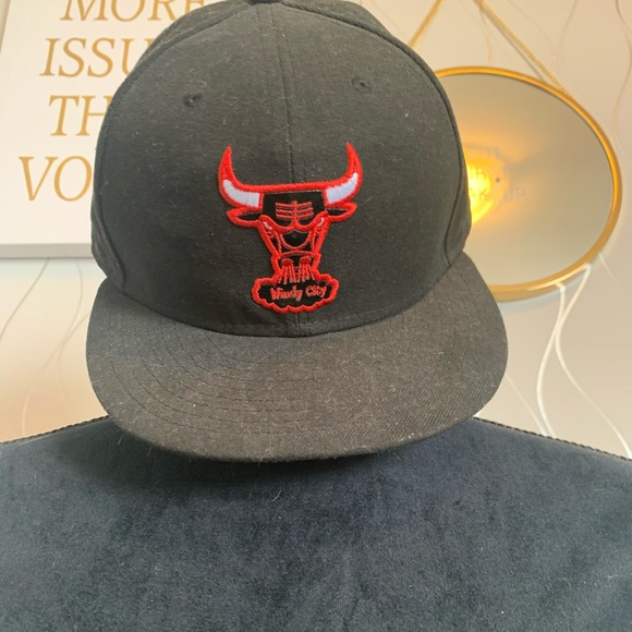 Black and Red Chicago Bulls Hat - Picture 1 of 2